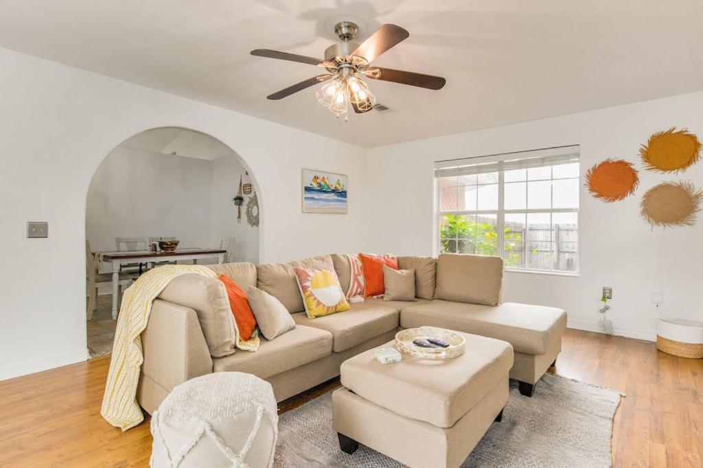 New! Close To Beach, Cozy, New Beds & Family Friendly 纳瓦拉 外观 照片